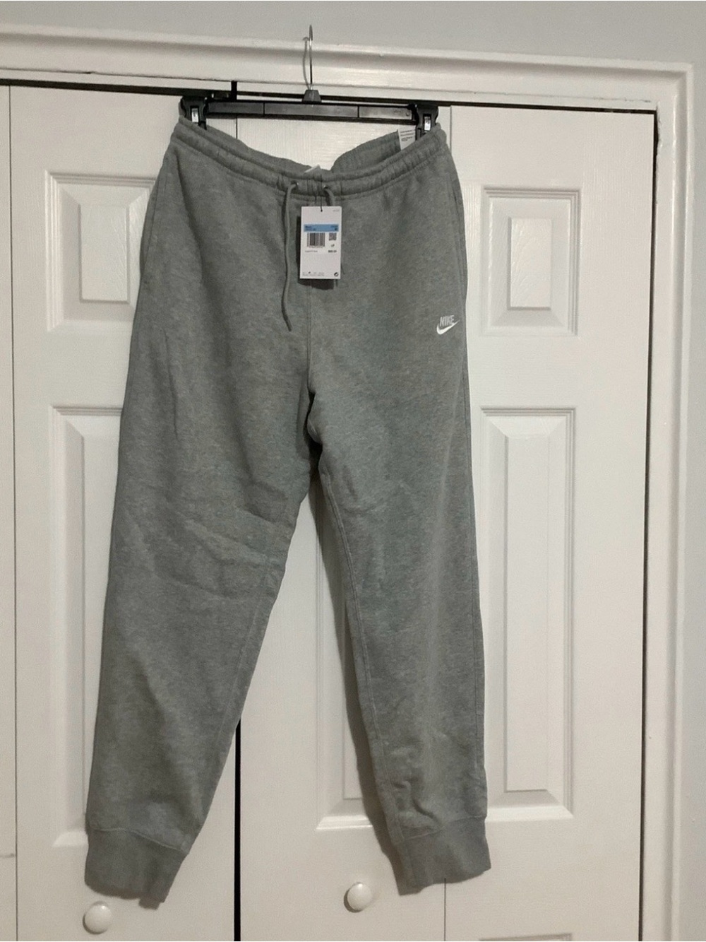Men's NIKE Sportswear Club Essential Fleece Joggers, Grey NWT